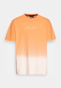 Sean John Script Logo Gradient Tee - Camiseta Estampada -Coral 8 Sean John Script Logo Gradient Tee - Camiseta Estampada -Coral -Fuerza PUMA 0c27cfad450e489b800d28108bcf785d scaled