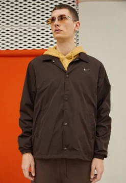 Nike Sportswear Coaches - Cortaviento - Brown Basalt/White