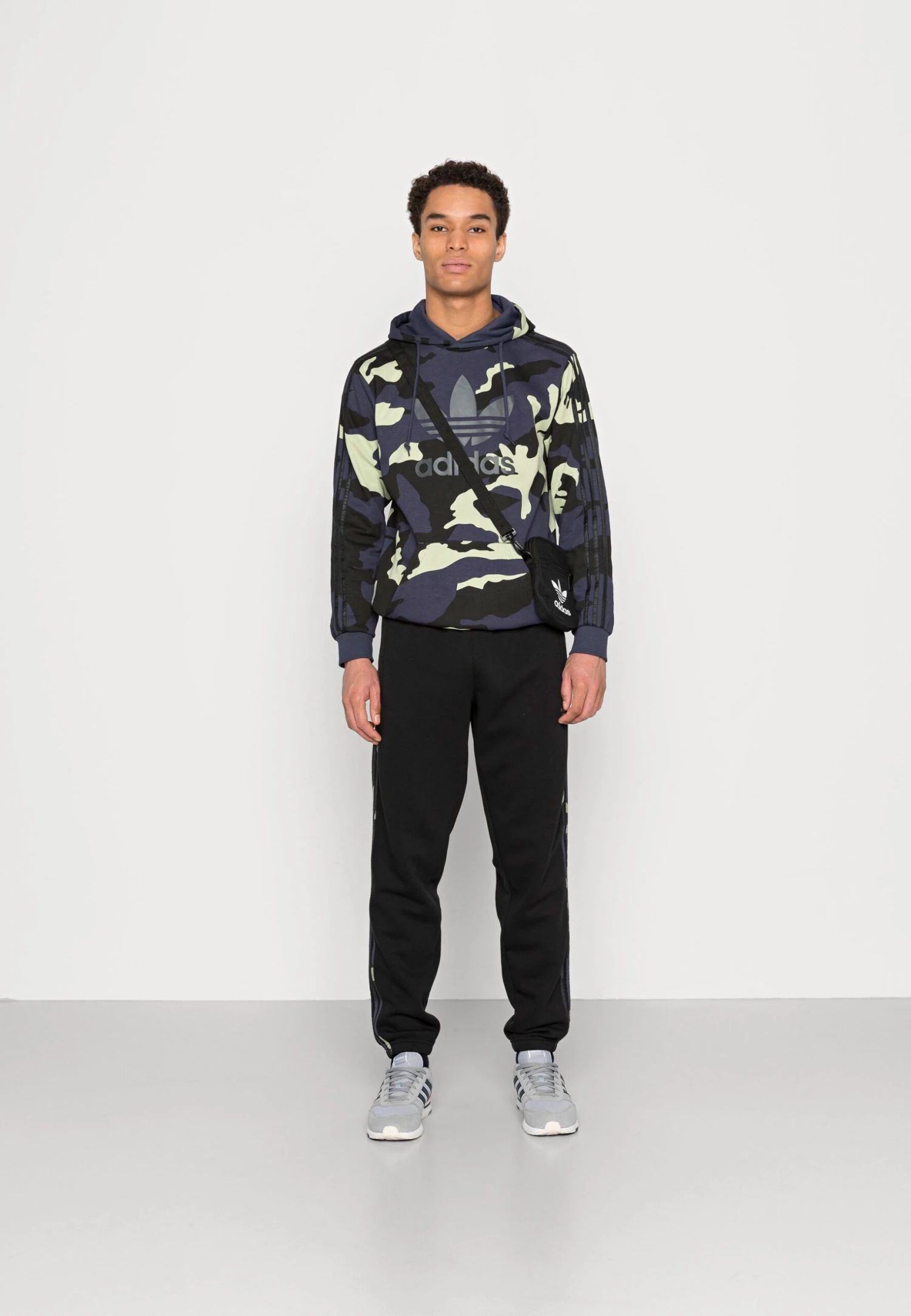 Adidas Originals Camo Pants - Pantalones Deportivos - Black 2 Adidas Originals Camo Pants - Pantalones Deportivos - Black - Imagen 2