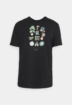 Puma Downtown Graphic Tee - Camiseta Estampada - Black -Fuerza PUMA 169a2f672df1424a9ad04065c2e7058f scaled