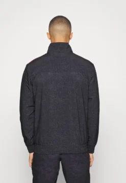 Ellesse Sampratio Track - Chaqueta De Entrenamiento - Black Denim -Fuerza PUMA 21091c75b01a4079a8037248b382169f scaled