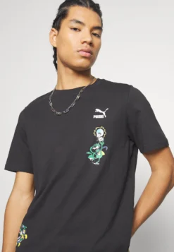 Puma Classics Super Graphic Tee - Camiseta Estampada - Black -Fuerza PUMA 2597089207c743a689b85d5f180103f7 scaled