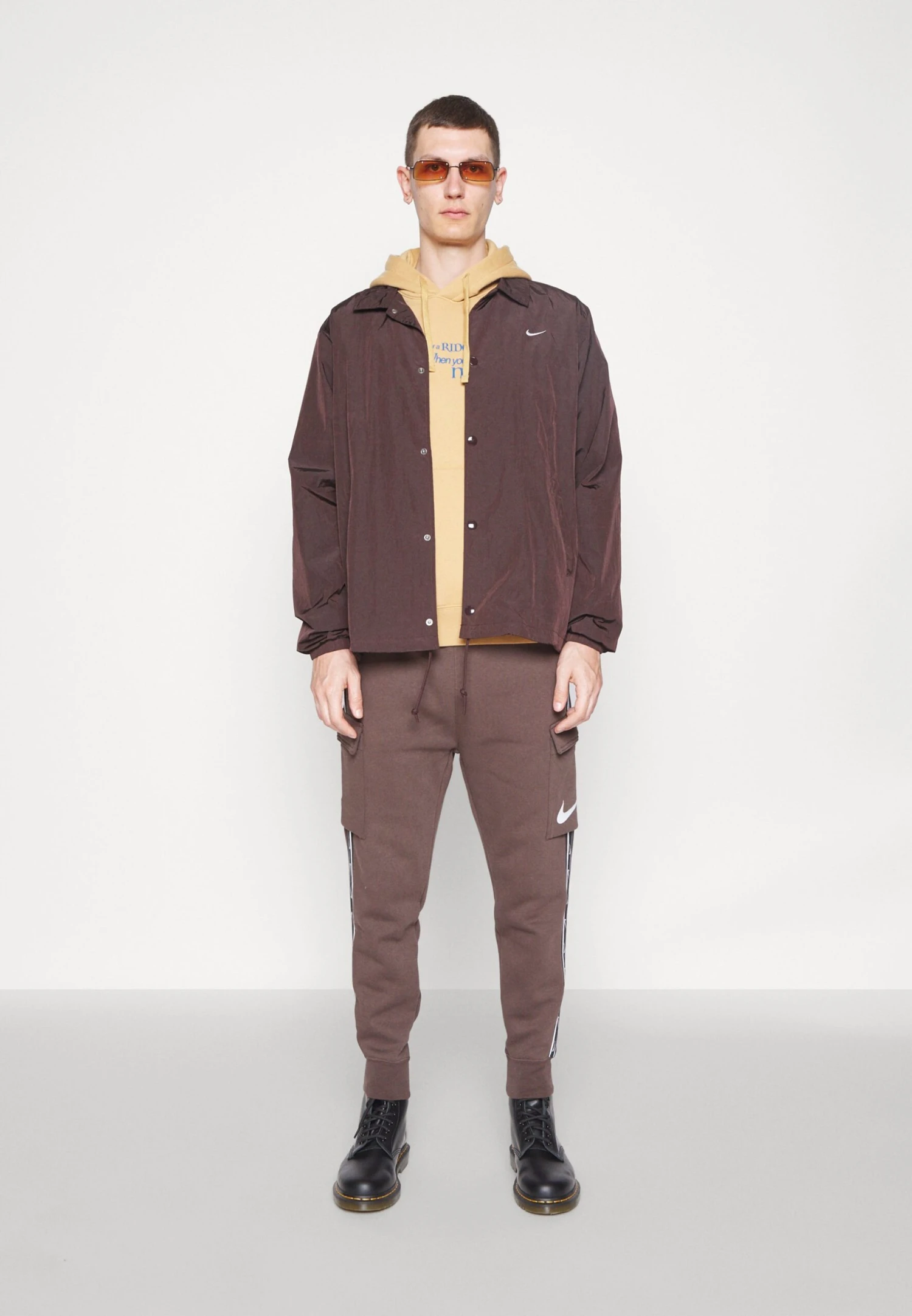 Nike Sportswear Coaches - Cortaviento - Brown Basalt/White 5 Nike Sportswear Coaches - Cortaviento - Brown Basalt/White - Imagen 5