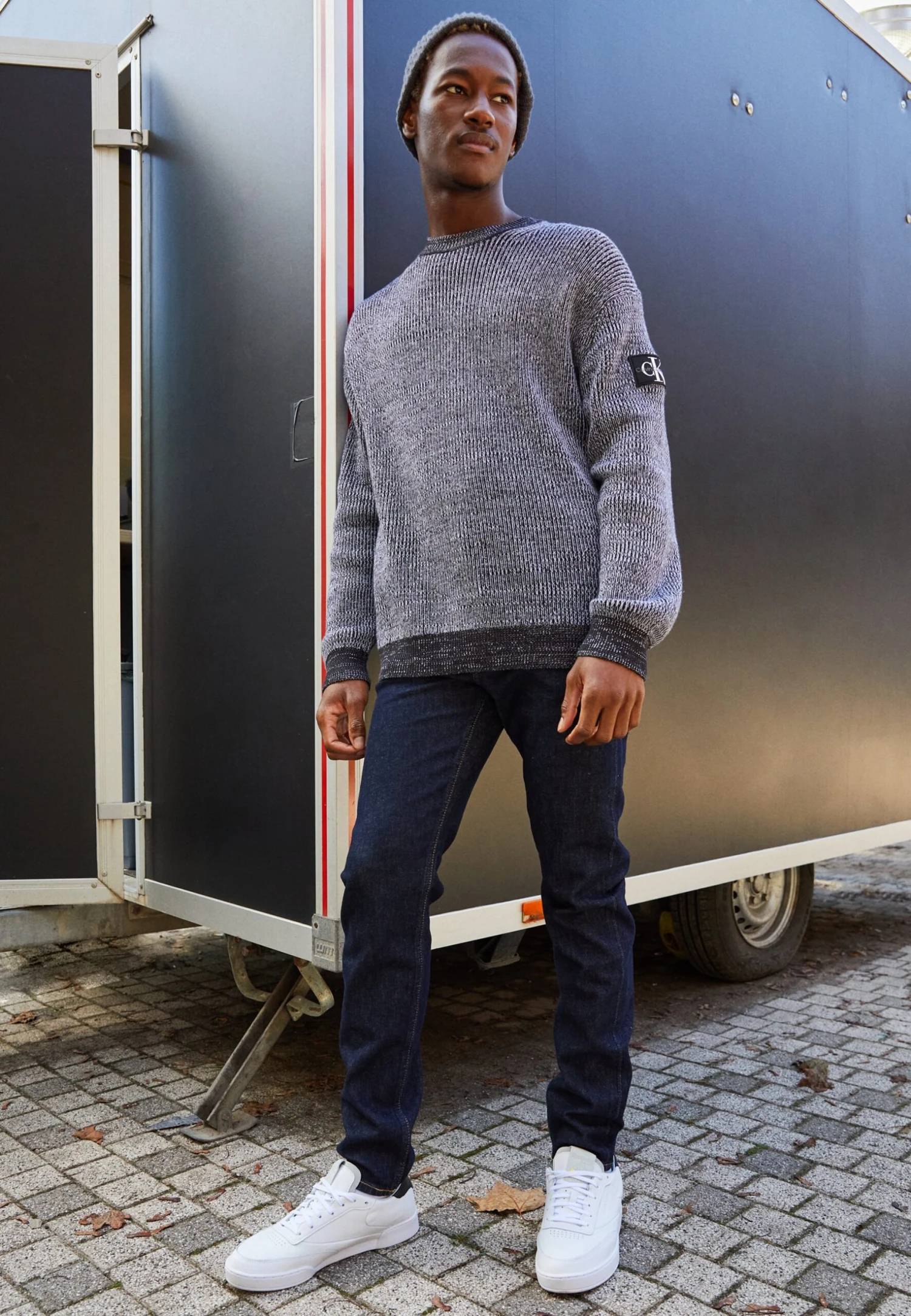 Calvin Klein Jeans Badge Plated Crew Neck - Jersey De Punto - Black/Bright White 2 Calvin Klein Jeans Badge Plated Crew Neck - Jersey De Punto - Black/Bright White - Imagen 2