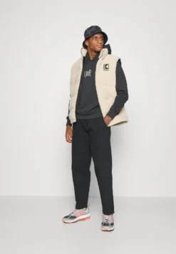 Von Dutch Archive- Sudadera - Black 13 Von Dutch Archive- Sudadera - Black -Fuerza PUMA 288a0a958f2f4972a201570ec286ee23 scaled