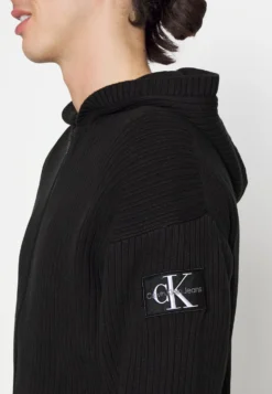 Calvin Klein Jeans Chaqueta De Punto - Black 11 Calvin Klein Jeans Chaqueta De Punto - Black -Fuerza PUMA 2c5217ea4cc04310ac146535f4cc9b19 scaled