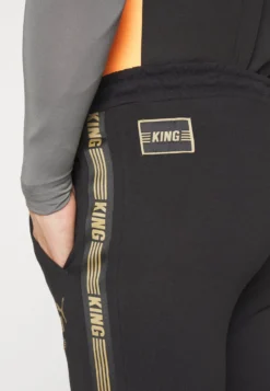 Puma King Pants - Pantalones Deportivos - Black 10 Puma King Pants - Pantalones Deportivos - Black -Fuerza PUMA 2e00f51c24dc4b91b2f994c00bde9623 scaled