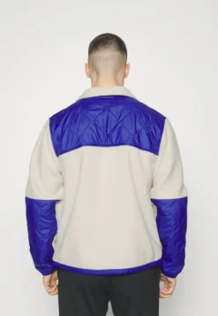 The North Face Royal Arch Jacket - Forro Polar - Sandstone/Lapis Blue/Cone Orange 8 The North Face Royal Arch Jacket - Forro Polar - Sandstone/Lapis Blue/Cone Orange -Fuerza PUMA 3204b616dd244110b0def4acc2598b63 scaled
