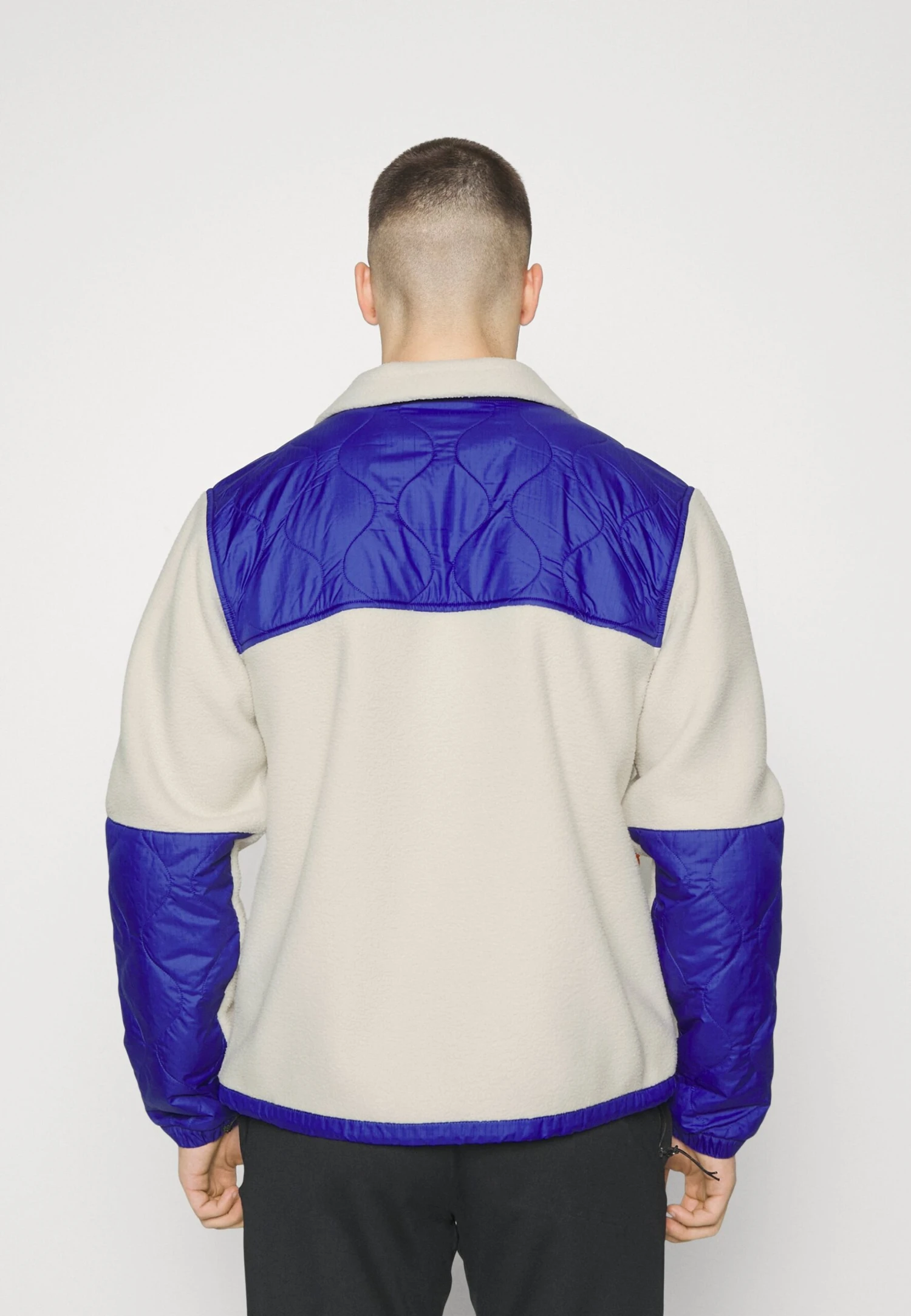 The North Face Royal Arch Jacket - Forro Polar - Sandstone/Lapis Blue/Cone Orange 3 The North Face Royal Arch Jacket - Forro Polar - Sandstone/Lapis Blue/Cone Orange - Imagen 3