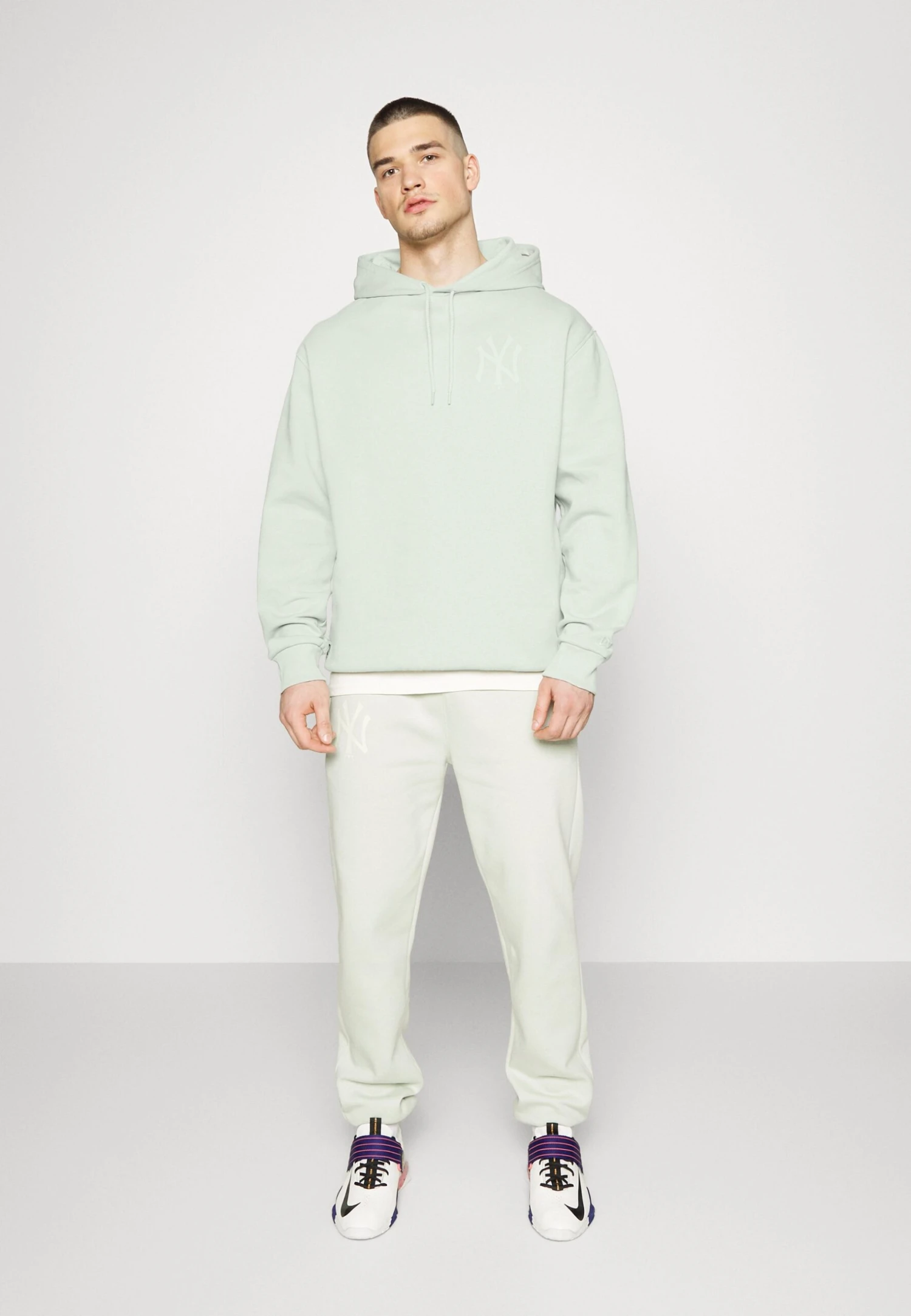 NEW ERA Mlb New York Yankees League Essential Oversized Hoody - Equipación De Clubes - Soft Grass 2 NEW ERA Mlb New York Yankees League Essential Oversized Hoody - Equipación De Clubes - Soft Grass - Imagen 2