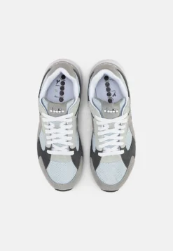 Diadora D-5000 S Unisex - Zapatillas - Aluminum -Fuerza PUMA 39de2611647a492b8914c733171434ea scaled