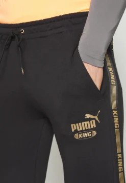 Puma King Pants - Pantalones Deportivos - Black 11 Puma King Pants - Pantalones Deportivos - Black -Fuerza PUMA 3c7def46f16e46f99120e3501bc3c38d scaled