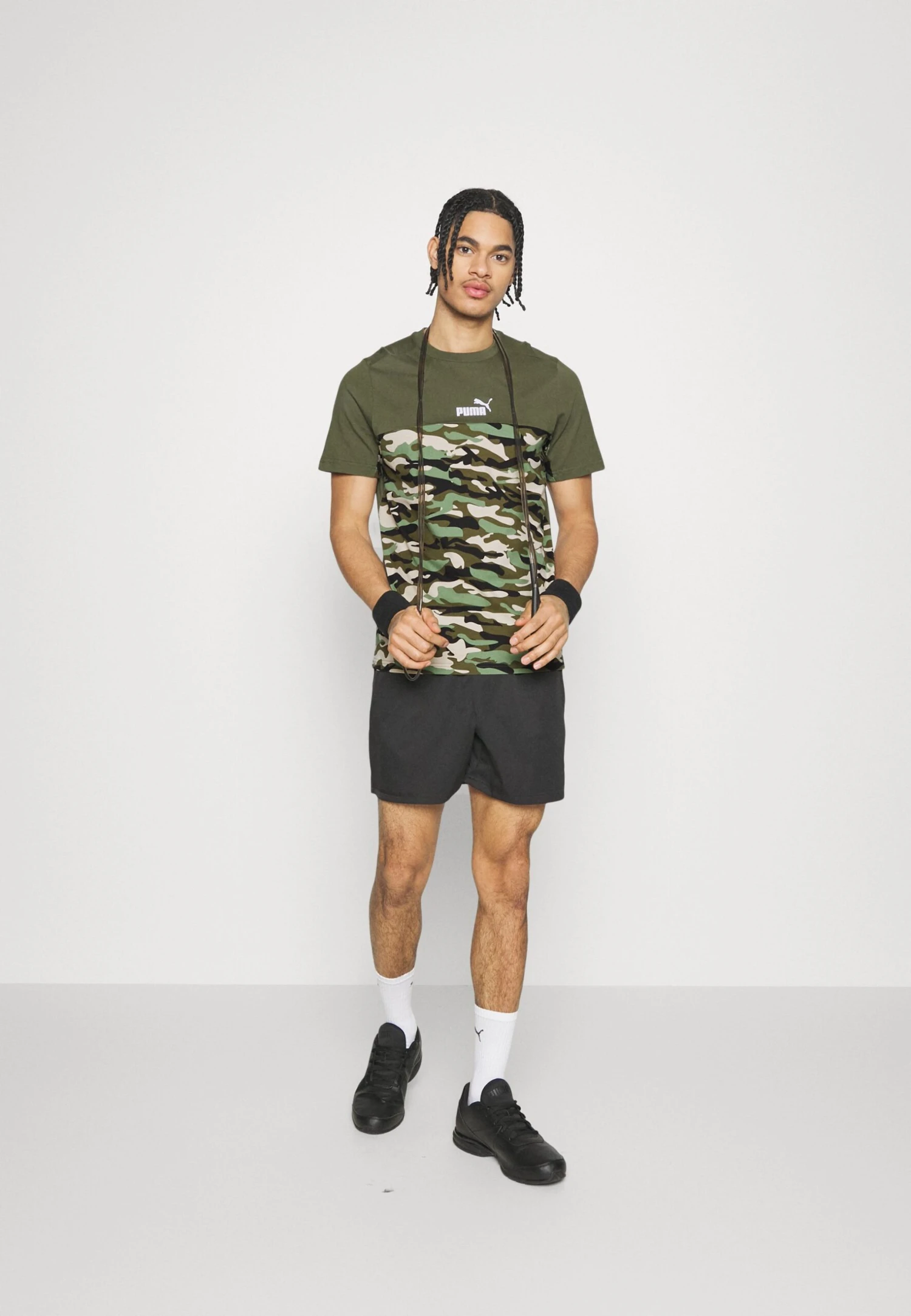 Puma Ess Block Camo Tee - Camiseta Deportiva - Green Moss 2 Puma Ess Block Camo Tee - Camiseta Deportiva - Green Moss - Imagen 2