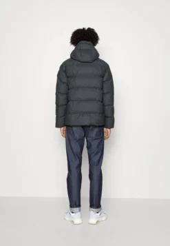 Rains Chaqueta De Invierno - Slate 8 Rains Chaqueta De Invierno - Slate -Fuerza PUMA 438f4cc70e8043949b961aa31115ae8f scaled