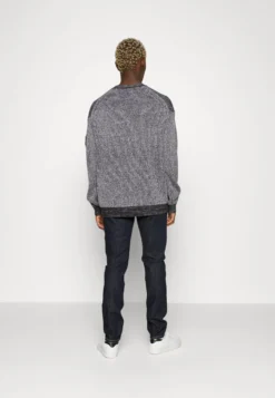 Calvin Klein Jeans Badge Plated Crew Neck - Jersey De Punto - Black/Bright White 10 Calvin Klein Jeans Badge Plated Crew Neck - Jersey De Punto - Black/Bright White -Fuerza PUMA 5003daf8af1c4709854e88ae732b41f8 scaled