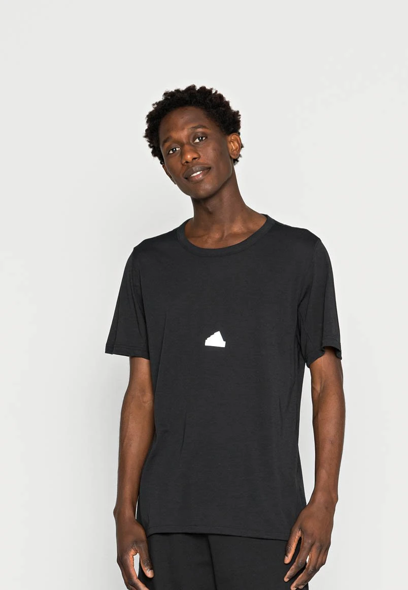 Adidas Sportswear New Fit - Camiseta Estampada - Black 1 Adidas Sportswear New Fit - Camiseta Estampada - Black