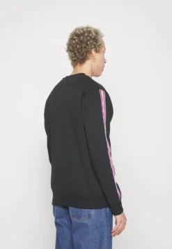Nike Sportswear Repeat Crew - Sudadera - Black/Hyper Pink/White -Fuerza PUMA 559e9e8f69c54bdd8084bee66a2c6912 scaled