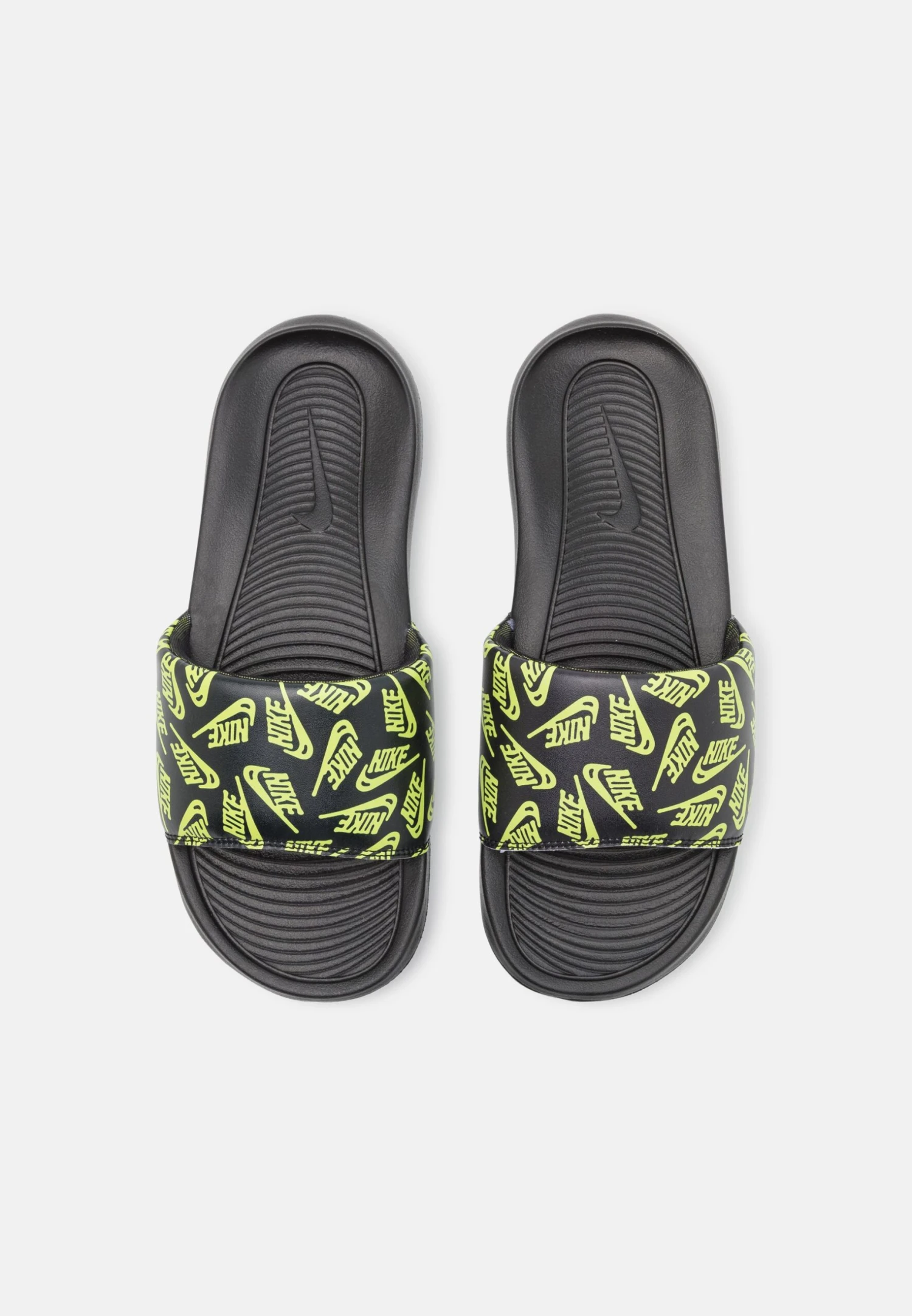 Nike Sportswear Victori One Slide Print - Sandalias Planas - Black/Volt 4 Nike Sportswear Victori One Slide Print - Sandalias Planas - Black/Volt - Imagen 4