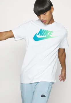 Nike Sportswear Tee - Camiseta Estampada - White -Fuerza PUMA 5d89ca4d426b4268b885c344e63961ed scaled