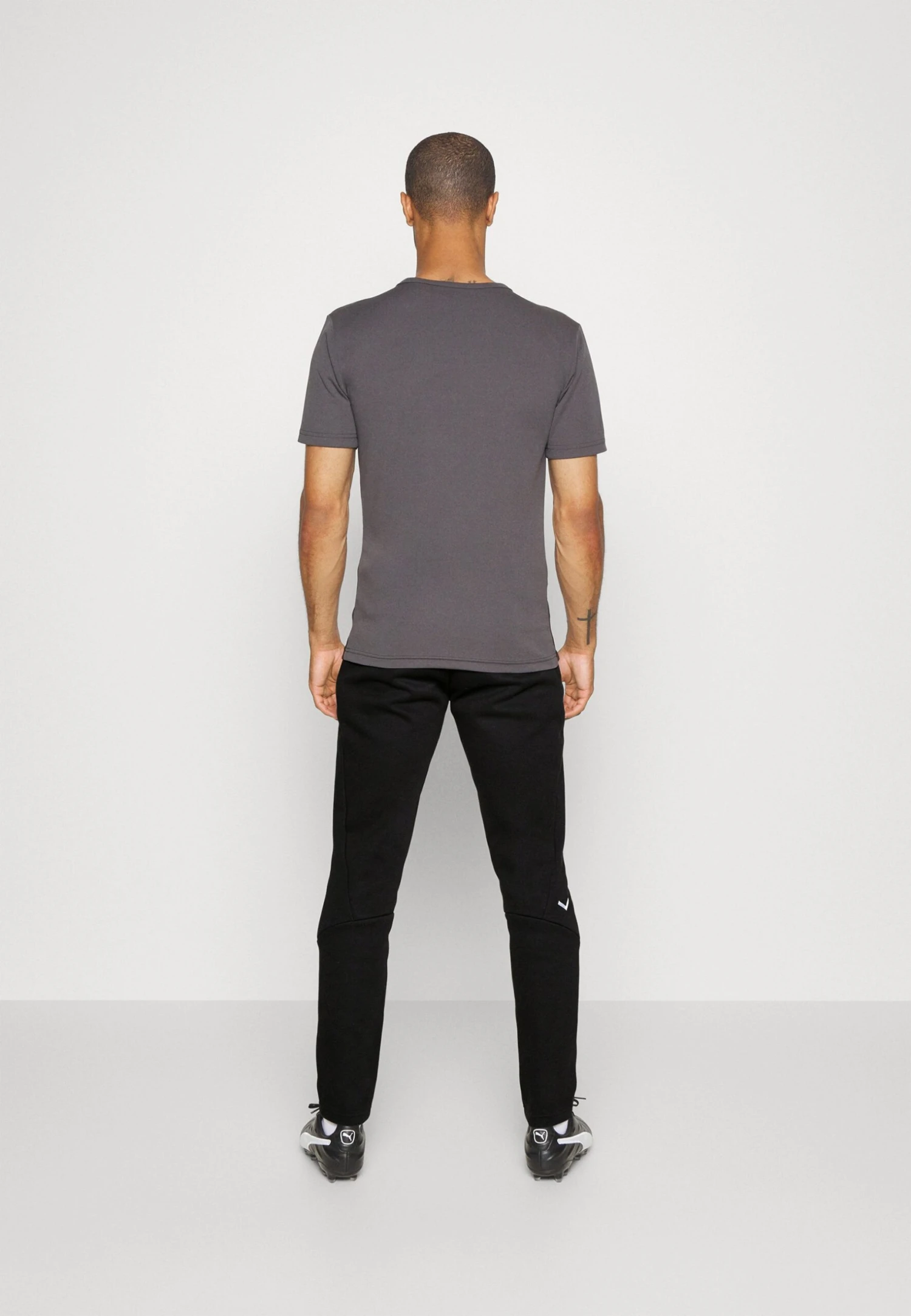 Puma Borussia Mönchengladbach Casuals Pants - Equipación De Clubes - Black/Silver 3 Puma Borussia Mönchengladbach Casuals Pants - Equipación De Clubes - Black/Silver - Imagen 3