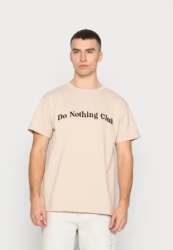 Bubbly Do Nothing Club - Camiseta Estampada - Sand