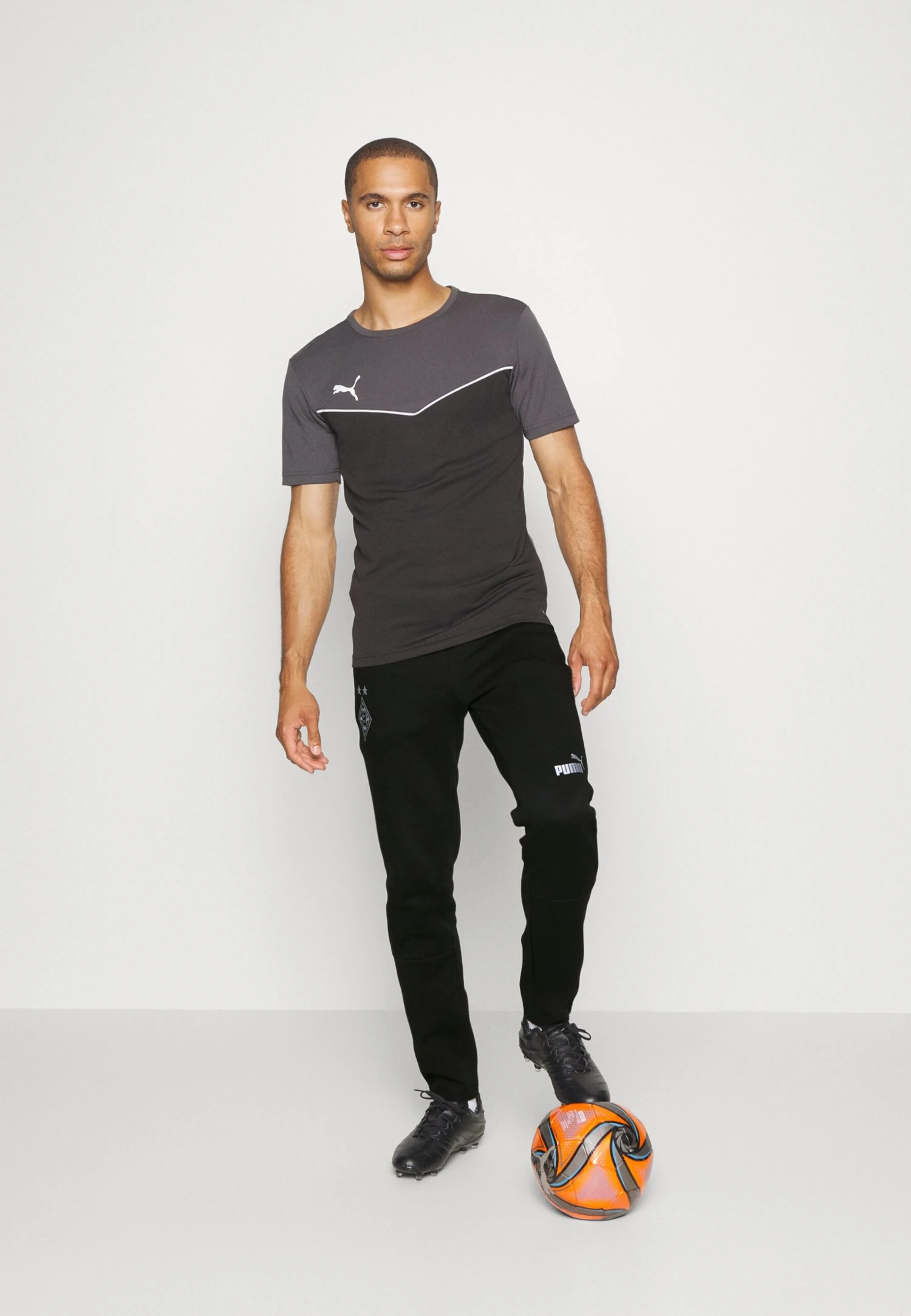 Puma Borussia Mönchengladbach Casuals Pants - Equipación De Clubes - Black/Silver 2 Puma Borussia Mönchengladbach Casuals Pants - Equipación De Clubes - Black/Silver - Imagen 2