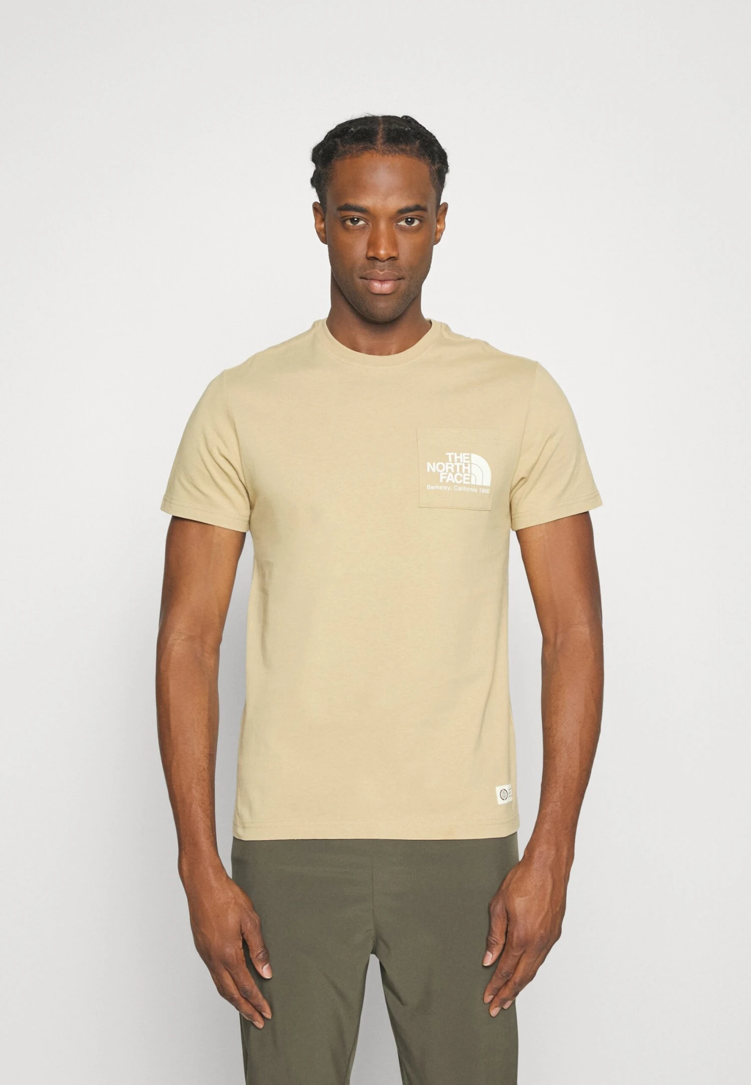 The North Face Berkeley California Pocket Tee- Camiseta Básica - Khaki Stone 1 The North Face Berkeley California Pocket Tee- Camiseta Básica - Khaki Stone