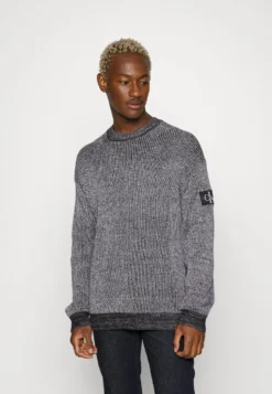 Calvin Klein Jeans Badge Plated Crew Neck - Jersey De Punto - Black/Bright White 9 Calvin Klein Jeans Badge Plated Crew Neck - Jersey De Punto - Black/Bright White -Fuerza PUMA 81649919b4704c29b55d0bf322d4621f scaled