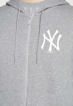 NEW ERA New York Yankees League Essential Full Zip Hoodie - Sudadera Con Cremallera - Light Grey/White 9 NEW ERA New York Yankees League Essential Full Zip Hoodie - Sudadera Con Cremallera - Light Grey/White -Fuerza PUMA 8818cb0792cf4f808fe6d89086e80005 scaled