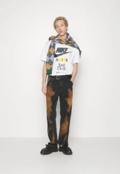 Nike Sportswear New Dna Hbr - Camiseta Estampada - White 13 Nike Sportswear New Dna Hbr - Camiseta Estampada - White -Fuerza PUMA 8a5ea6df3d134db98b0e9c90588b53ea scaled