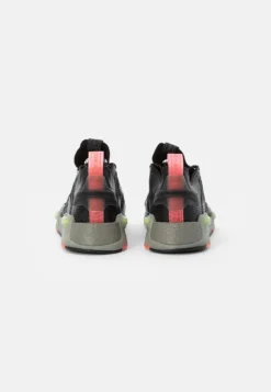 Adidas Originals Nmd V3 - Zapatillas - Core Black/Core Black/Signal Green -Fuerza PUMA 8eb3e0705dc44e9f81a641971a3a603b scaled