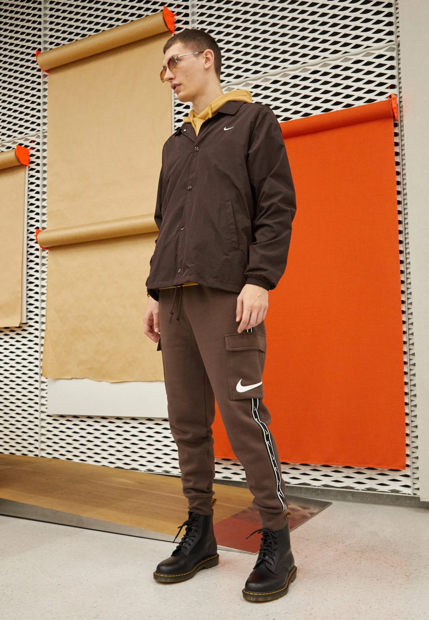 Nike Sportswear Coaches - Cortaviento - Brown Basalt/White 2 Nike Sportswear Coaches - Cortaviento - Brown Basalt/White - Imagen 2