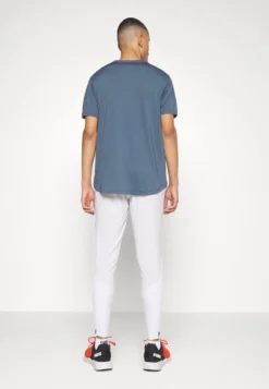 Puma Run First Mile - Pantalones Deportivos - Nimbus Cloud -Fuerza PUMA 92ca1b20696448ce8dbfdde1ccfdef57 scaled