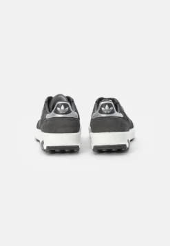 Adidas Originals Indoor Ct Unisex - Zapatillas - Grey Five/Silver Metalic/White 8 Adidas Originals Indoor Ct Unisex - Zapatillas - Grey Five/Silver Metalic/White -Fuerza PUMA 96f5d383b02c47c0881b33dcacac599a scaled