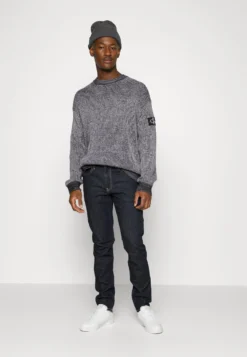 Calvin Klein Jeans Badge Plated Crew Neck - Jersey De Punto - Black/Bright White 11 Calvin Klein Jeans Badge Plated Crew Neck - Jersey De Punto - Black/Bright White -Fuerza PUMA 99c0342a33c94c7fbb84cd8b087d44b9 scaled