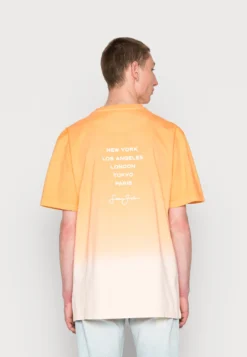 Sean John Script Logo Gradient Tee - Camiseta Estampada -Coral 7 Sean John Script Logo Gradient Tee - Camiseta Estampada -Coral -Fuerza PUMA 9bd62639b5df46e3b38661ff81777e4b scaled