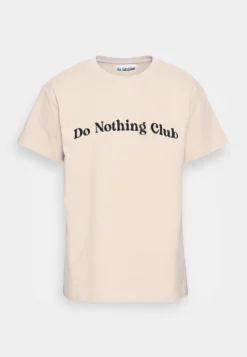 Bubbly Do Nothing Club - Camiseta Estampada - Sand 8 Bubbly Do Nothing Club - Camiseta Estampada - Sand -Fuerza PUMA a951ca9ce00e49138a9fbdd7fd2997f1 scaled