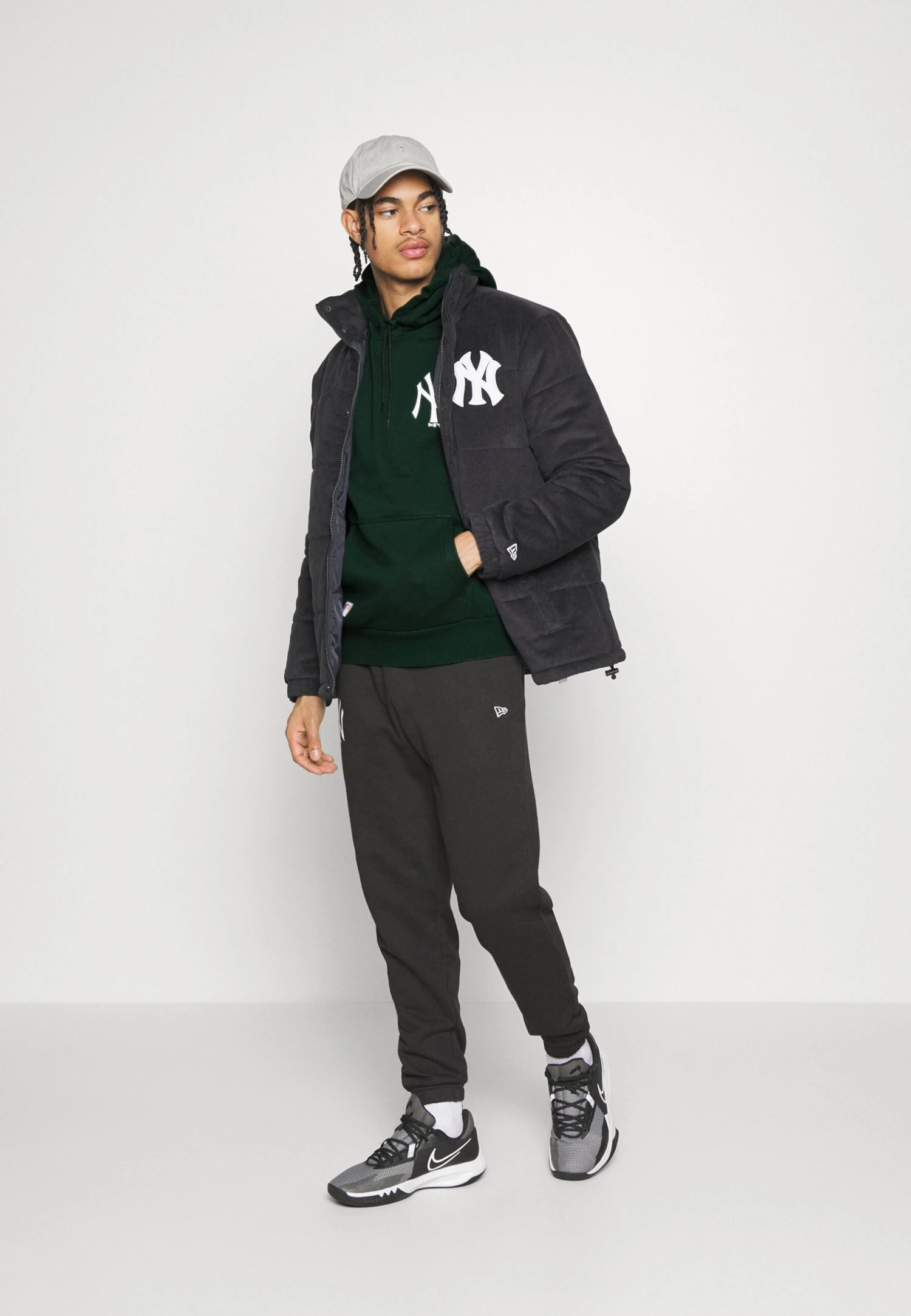 NEW ERA Mlb New York Yankees Essentials Hoody - Sudadera Con Cremallera - Dark Green/White 2 NEW ERA Mlb New York Yankees Essentials Hoody - Sudadera Con Cremallera - Dark Green/White - Imagen 2
