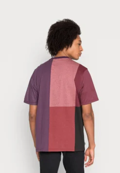 PRIMITIVE Dirty Keeper - Camiseta Estampada - Burgundy -Fuerza PUMA beca463048c54d6281bcd9c94f71c62e scaled