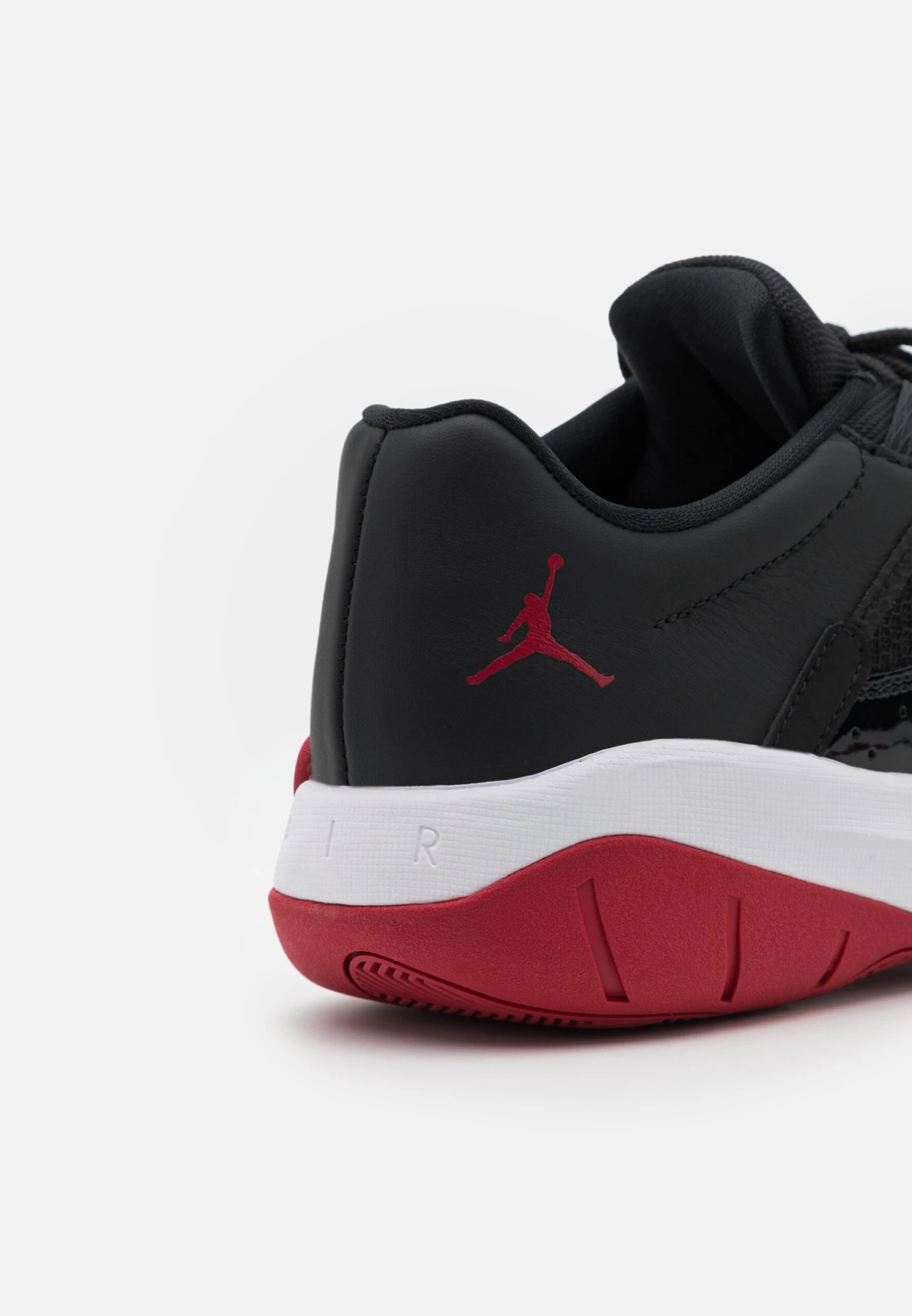 Air Jordan 11 Cmft Low V2 - Zapatillas - Black/White/Gym Red 6 Air Jordan 11 Cmft Low V2 - Zapatillas - Black/White/Gym Red - Imagen 6