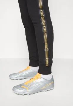 Puma King Pants - Pantalones Deportivos - Black 13 Puma King Pants - Pantalones Deportivos - Black -Fuerza PUMA d293be46735b4b0ea7ebc3622c210ec7 scaled