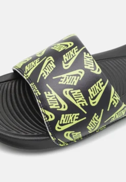 Nike Sportswear Victori One Slide Print - Sandalias Planas - Black/Volt 11 Nike Sportswear Victori One Slide Print - Sandalias Planas - Black/Volt -Fuerza PUMA d378c7e1d7be4318aef8e56dce51aa76 scaled