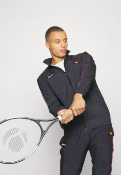 Ellesse Sampratio Track - Chaqueta De Entrenamiento - Black Denim -Fuerza PUMA d4785647886243758fe54506656a8458 scaled