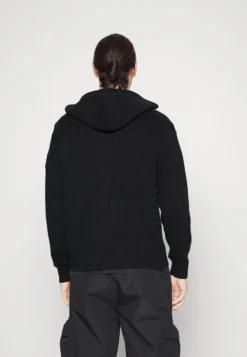 Calvin Klein Jeans Chaqueta De Punto - Black 8 Calvin Klein Jeans Chaqueta De Punto - Black -Fuerza PUMA d97d6a20d4c8457b92b1b33710aef20c scaled