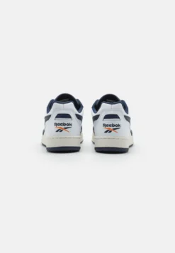 Reebok Classic Bb 4000 Ii Unisex - Zapatillas - Footwear White/Vector Navy/Chalk -Fuerza PUMA dbeb7e30a60f4562b1a9fa2916304835 scaled