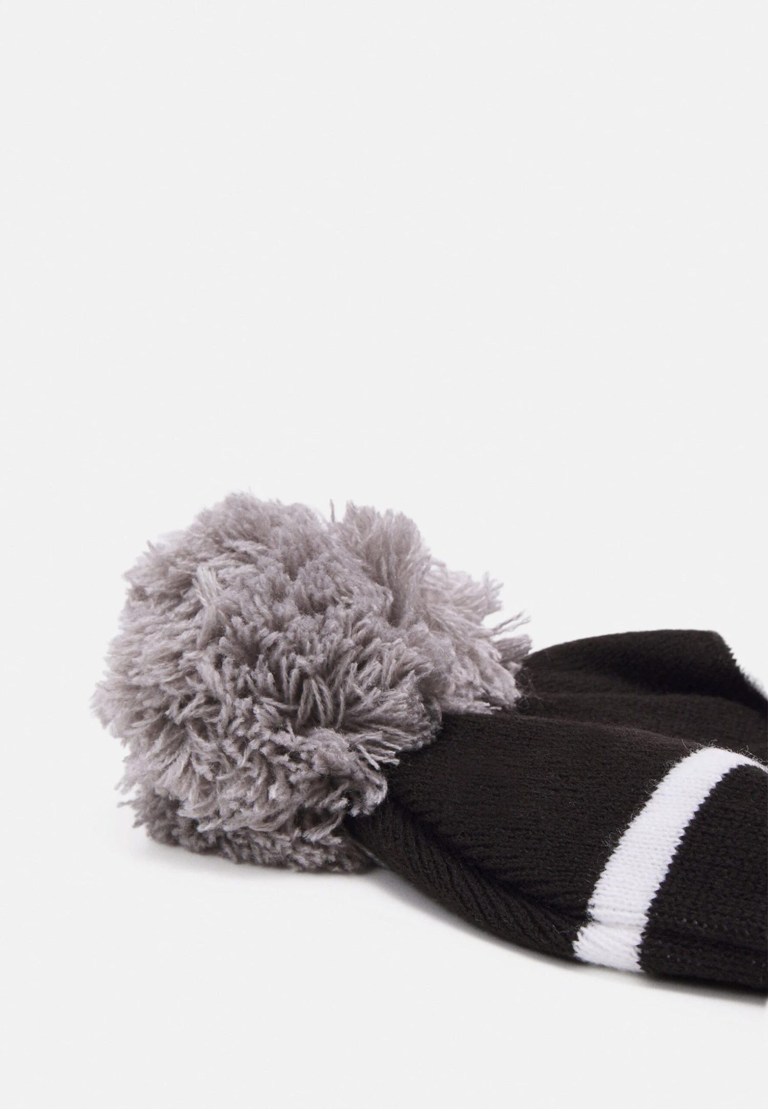 NEW ERA Jake Cuff Beanie Unisex - Gorro - Black 3 NEW ERA Jake Cuff Beanie Unisex - Gorro - Black - Imagen 3