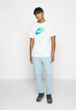 Nike Sportswear Tee - Camiseta Estampada - White -Fuerza PUMA ddbf78a152f54cb29daaaf49e1c2af3b scaled