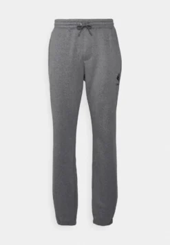 Columbia Trek™ - Pantalones Deportivos - Charcoal Heather/Black Stacked Gem 8 Columbia Trek™ - Pantalones Deportivos - Charcoal Heather/Black Stacked Gem -Fuerza PUMA e98c69fa78444b7a881235b202c8e29b scaled