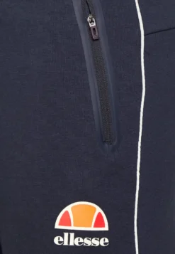 Ellesse Diruta Pant - Pantalones Deportivos - Navy 5 Ellesse Diruta Pant - Pantalones Deportivos - Navy -Fuerza PUMA f04b9b413d454cb999f293826e0697b4 scaled