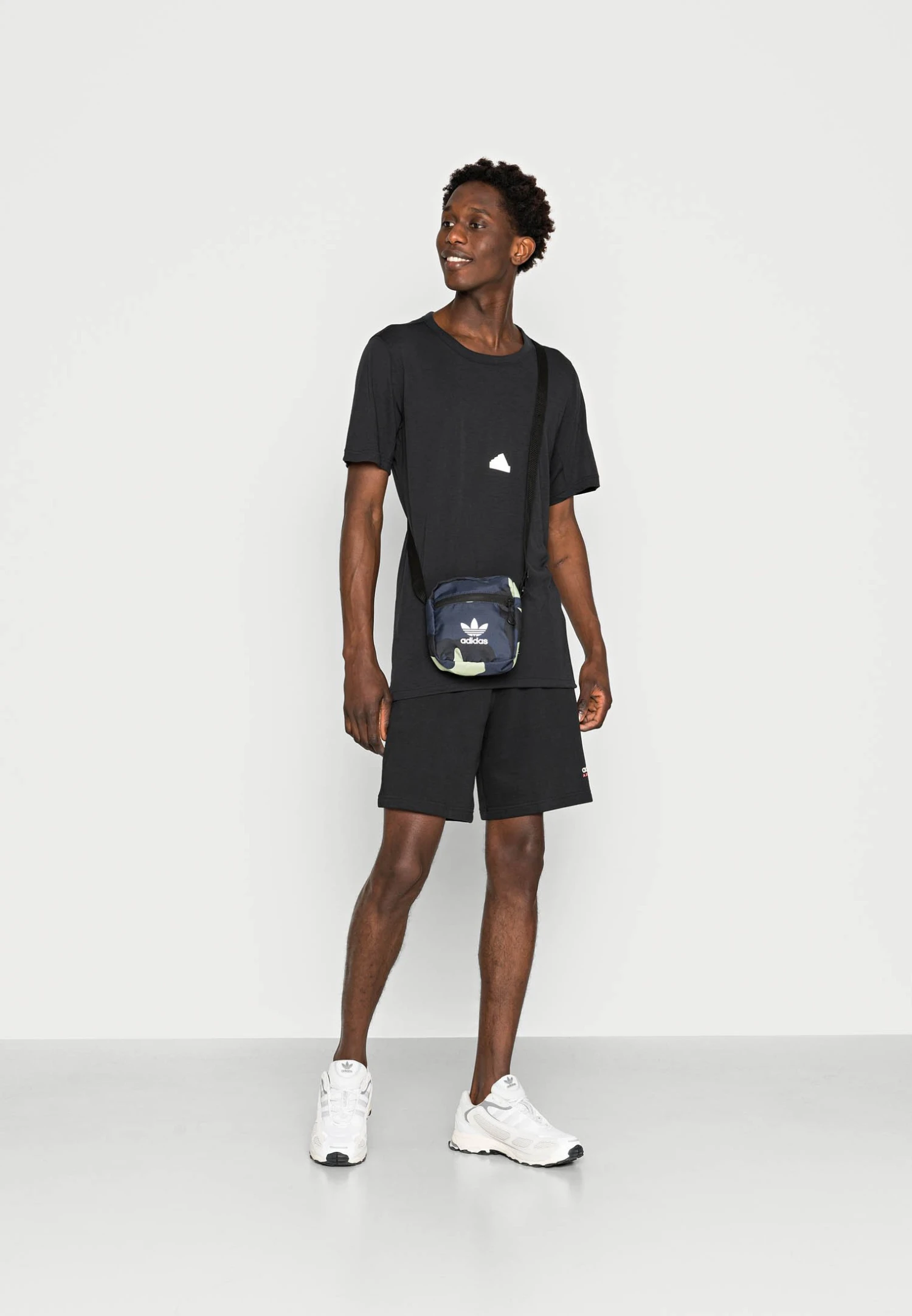 Adidas Sportswear New Fit - Camiseta Estampada - Black 2 Adidas Sportswear New Fit - Camiseta Estampada - Black - Imagen 2